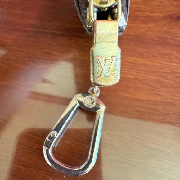 LOUIS VUITTON MONOGRAM KEY CLES WITH LV DUST BAG AND LV BOX